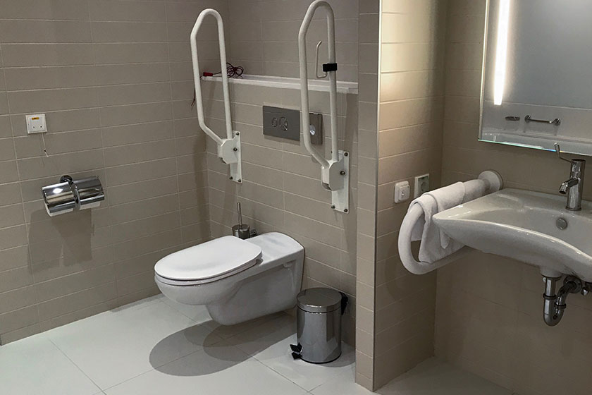 How Assisted Living Care in Athens, TN Makes Bathrooms Safer For Residents with Low Vision