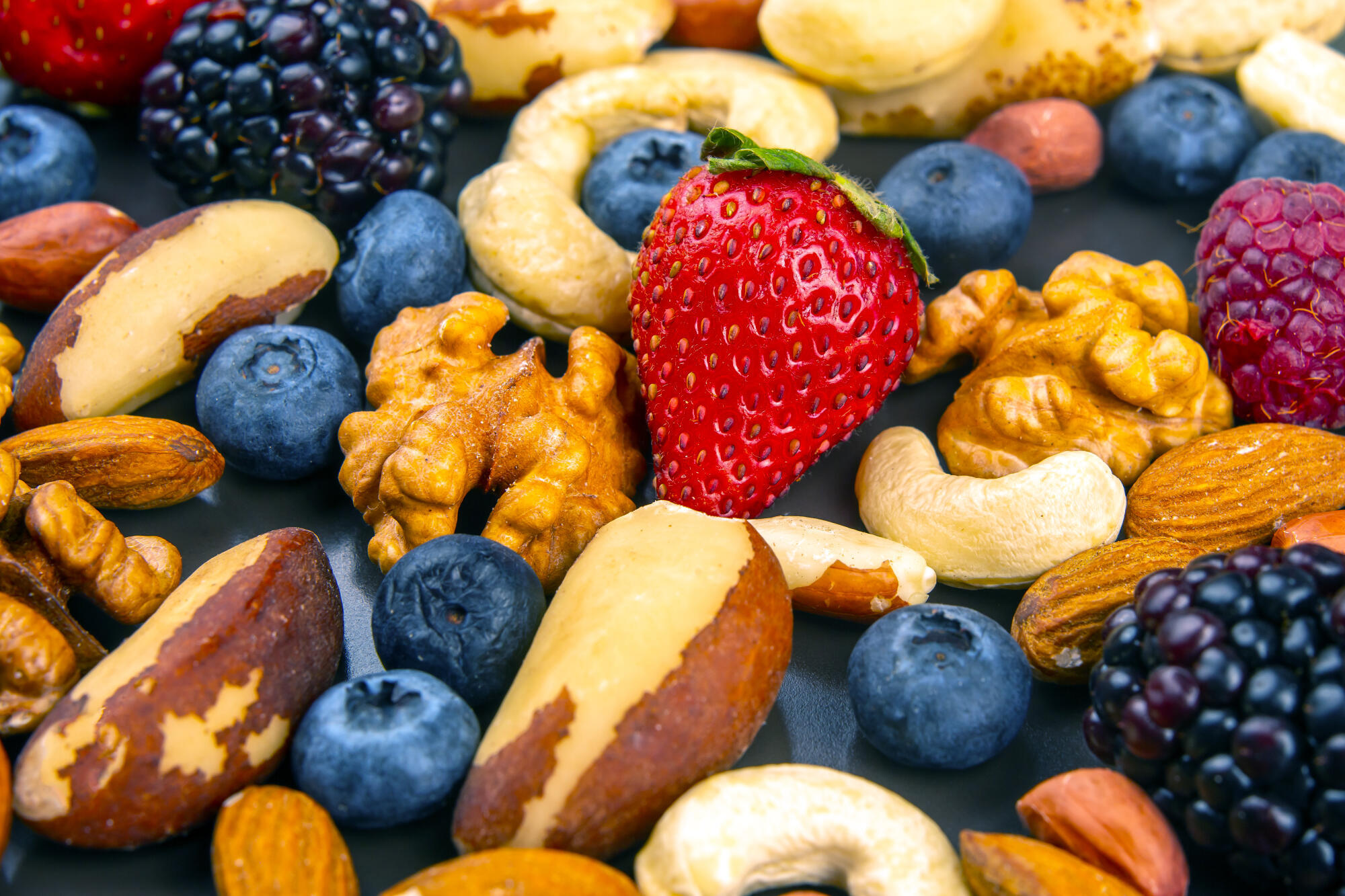 High-Fiber Snacks for Seniors: Easy, Tasty Options That Support Digestion